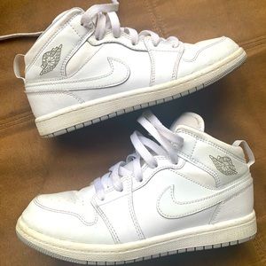 White wolf grey air Jordans